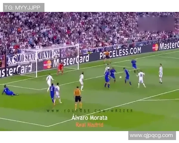 当足球明星冲向看台瞬间引发的狂热与感动背后的故事